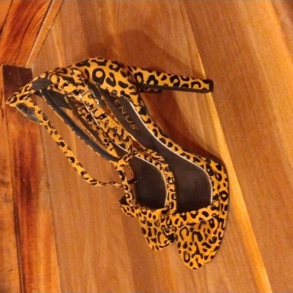 Venus Heels - Picture 4 of 7